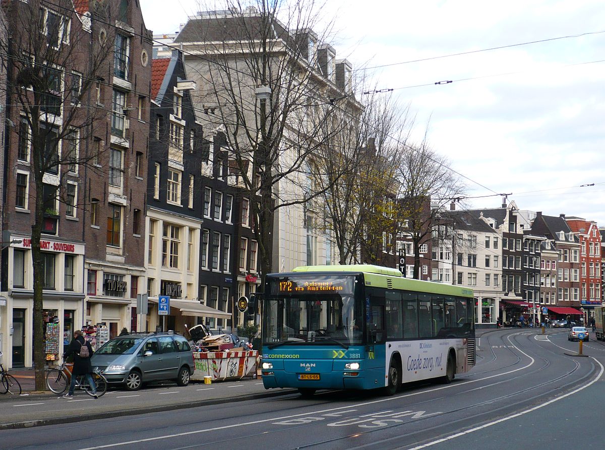 Connexxion Bus 3881 MAN A78 MAN Lion's City Baujahr 2007. Nieuwezijds Voorburgwal Amsterdam 02-12-2015.

Connexxion bus 3881 MAN A78 MAN Lion's City bouwjaar 2007. Nieuwezijds Voorburgwal Amsterdam 02-12-2015.