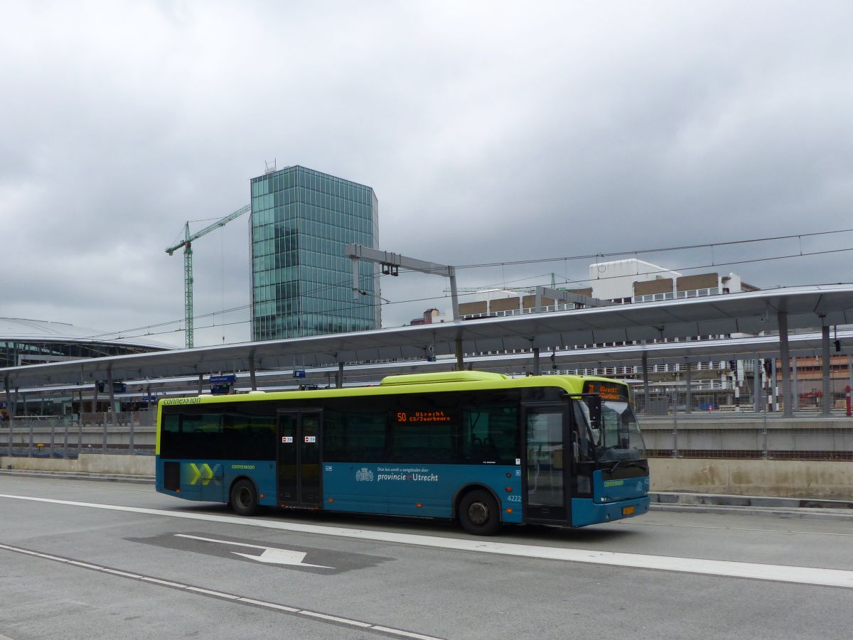 Connexxion Bus 4222 DAF VDL Berkhof Ambassador 200 Baujahr 2008. Busbahnhof Utrecht Centraal Station 12-08-2016.

Connexxion bus 4222 DAF VDL Berkhof Ambassador 200 bouwjaar 2008. Nieuwe streekbusstation Utrecht CS 12-08-2016.