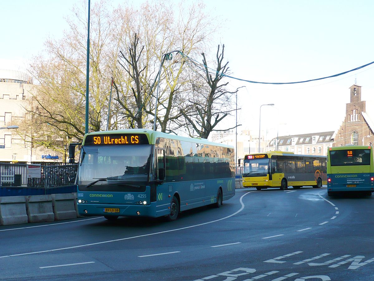 Connexxion Bus 4255 Cummins/VDL Berkhof Ambassador 200 Baujahr 2008. Smakkelaarsveld, Utrecht 02-01-2015.