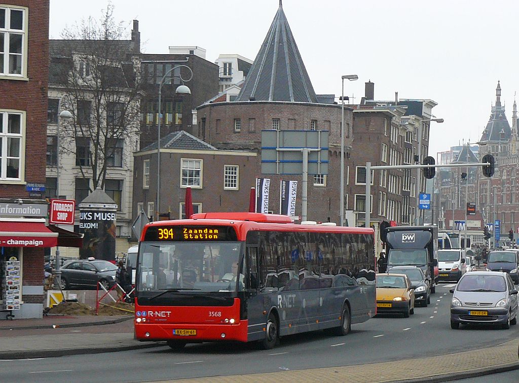 Connexxion R-Net Bus 3568 DAF VDL Berkhof Ambassador 200 Baujahr 2010. Prins Hendrikkade, Amsterdam 10-04-2013.