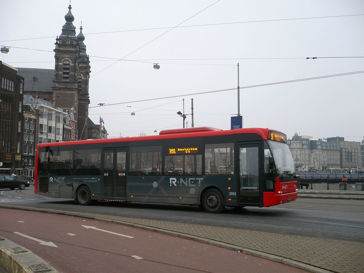 Connexxion R-Net Bus 3592 DAF VDL Berkhof Ambassador 200 Baujahr 2010. Kamperbrug, Amsterdam Centraal Station 11-02-2015.

Connexxion R-Net bus 3592 DAF VDL Berkhof Ambassador 200 bouwjaar 2010. Kamperbrug voor het centraal station Amsterdam 11-02-2015.