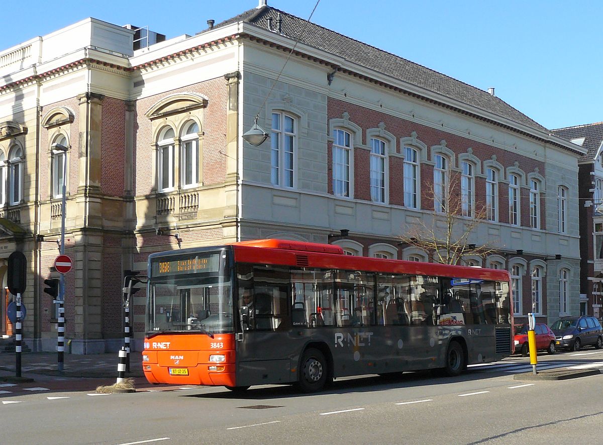 Connexxion R-net Bus 3843 MAN Lion's City Baujahr 2007. Wilhelminastraat, Haarlem 01-03-2015.

Connexxion R-net bus 3843 MAN Lion's City bouwjaar 2007. Wilhelminastraat, Haarlem 01-03-2015.