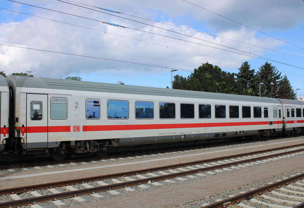 D-DB  61 80 20-95 223-9 Bpmz 294.2 stand am 05.06.2020 in Warnemünde.