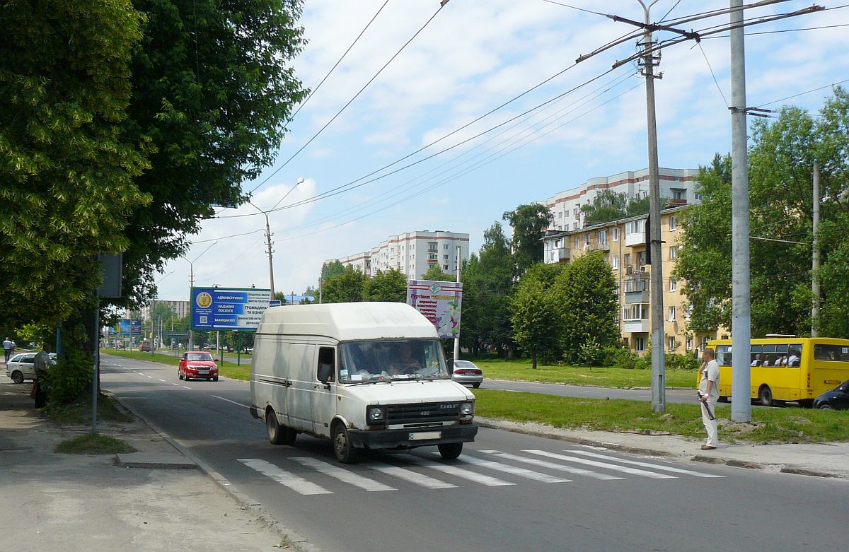 DAF 400 Vul. Naukova, Lviv, Ukraine 17-06-2013.

DAF 400 Vul. Naukova, Lviv, Oekrane 17-06-2013.