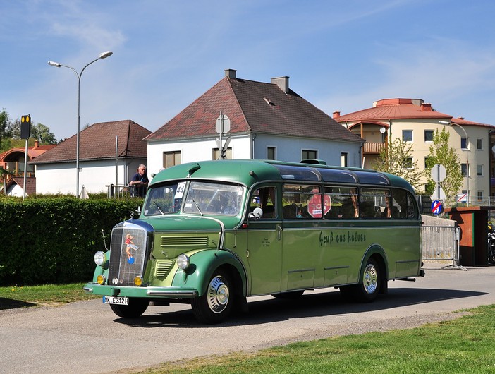 Daimler O 3500 ,BJ. 1953,110 PS,Besitzer Karl Ulrich Turck aus Halver/BRD bei der Kerschner Oldtimer Schau am 25.4.2015.