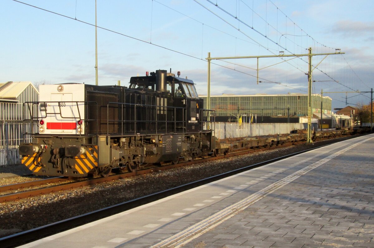 Damals Captrain 5001555 steht am 12 November 2015 mit ein Leerzug in Tilburg.