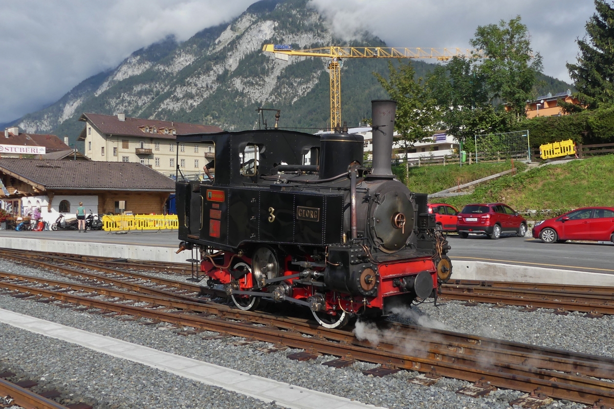 Dampflok Lok 3, der Achenseebahn rangiert im Gleisbereich von Jenbach. 22.08.2024 

