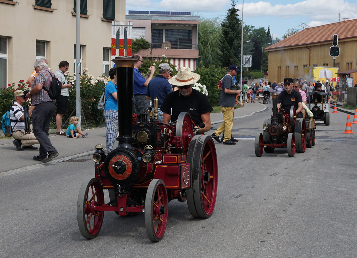 Dampftage 2018 von Lyss
Während den Dampftagen wurde auch auf der Strasse  DAMPF ABGELASSEN  zur Freude der vielen Festbesucher.
Foto: Walter Ruetsch  