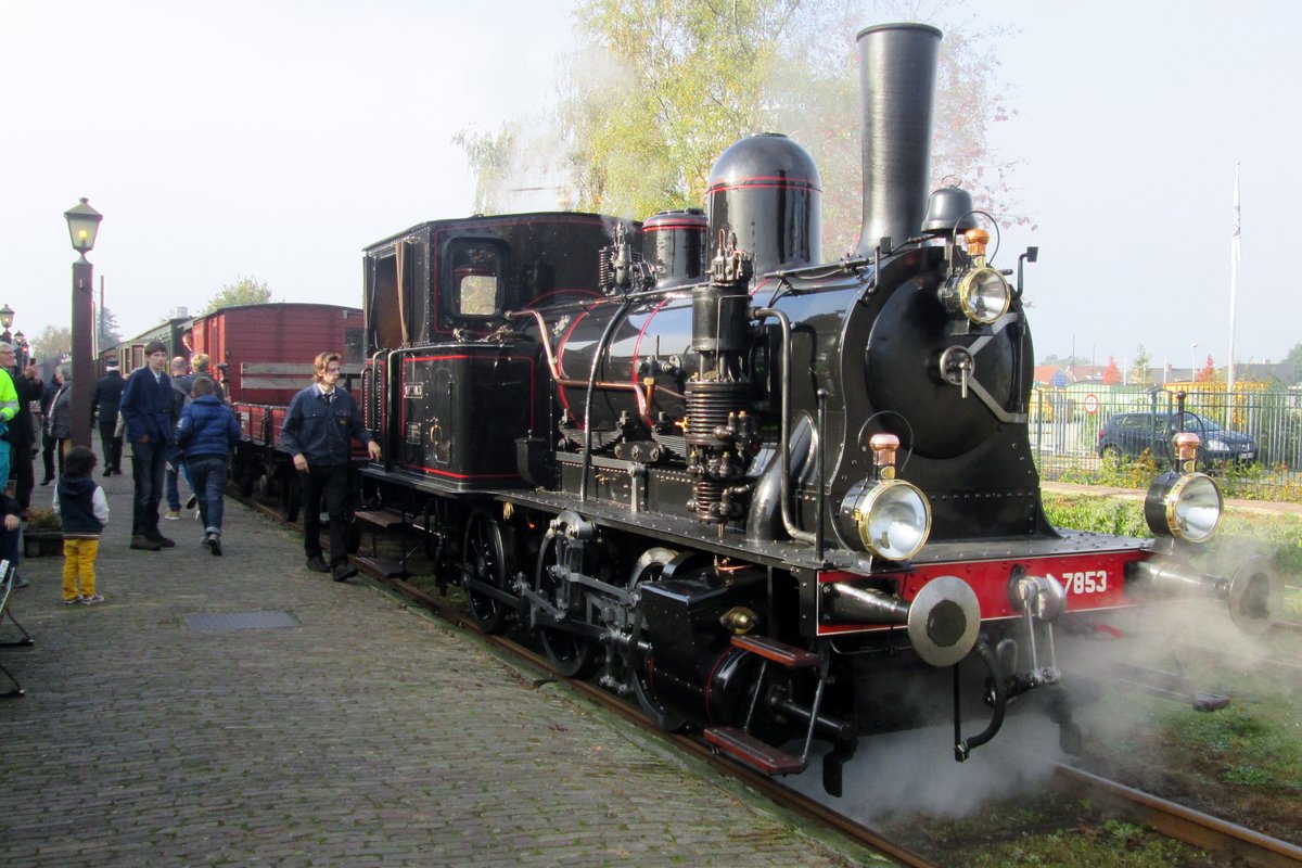 Dampfzug mit ex-NS 7853 steht am 23 Oktober 2016 bei der MBS in Haaksbergen.