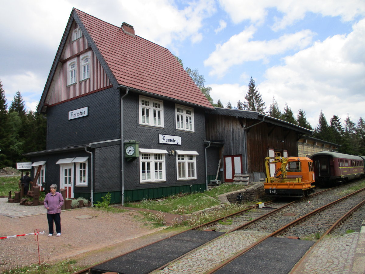 Das Bahnhofsgeb�ude vom Bahnhof Rennsteig am 27.Mai 2020.