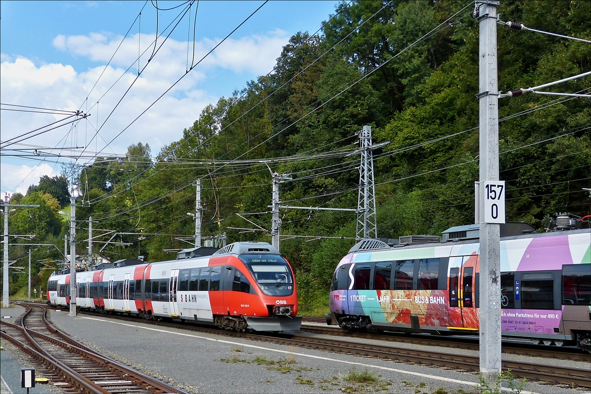 Das Pech eines Bahnfotografen, da hat man einen schönen Motiv vor der Linse, zudem eine freie Fotostelle, aber dann wird das betreffende Objekt von einem andern Zug zugefahren, dies ist mir am 18.09.2018 in Kitzbühl auf dem Weg zum Bahnhof passiert. (Hans)