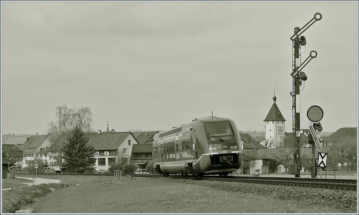 DB 641 012 als RB von Schaffhausen nach Erzingen beim Einfahrsignal  F  in Neunkirch am 8. April 2010