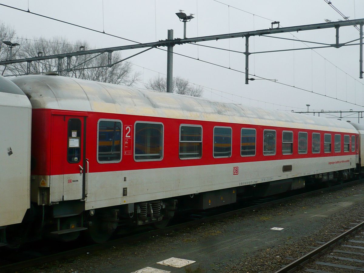 DB Bvcmbz 249.1 Liegewagen mit Nummer D-DB 61 80 59-90 017-4 Amsterdam Watergraafsmeer 16-12-2015.

DB Bvcmbz 249.1 ligrijtuig met nummer D-DB 61 80 59-90 017-4 Amsterdam Watergraafsmeer 16-12-2015.