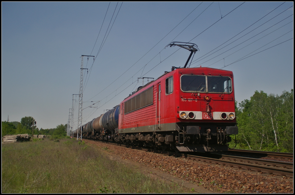 DB Cargo 155 107-6 fuhr mit einem Kesselwagenzug der Benzin geladen hatte, am 19.05.2017 durch die Berliner Wuhlheide
<p>
++ 05.06.2019 bei Fa. Bender, Opladen