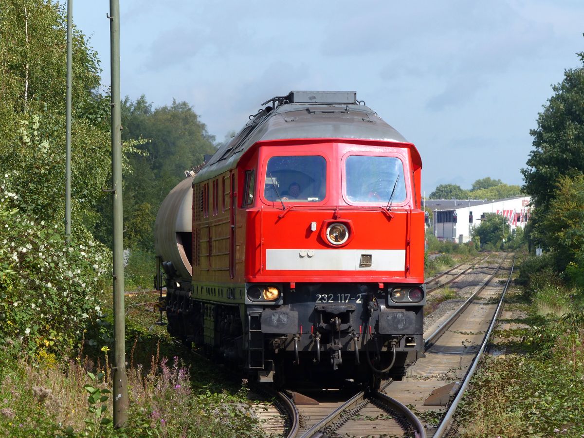 DB Cargo Diesellok 232 117-2 Wanheim Angerhausen, Duisburg. Atroper Strae, Duisburg 14-09-2017.

DB Cargo dieselloc 232 117-2 Wanheim Angerhausen, Duisburg. Atroper Strae, Duisburg 14-09-2017.