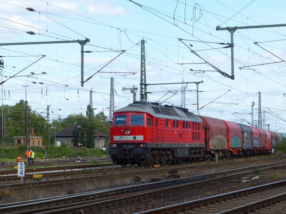 DB Cargo Diesellok 232 589-2 Gterbahnhof Oberhausen West 19-09-2019.

DB Cargo dieselloc 232 589-2 goederenstation Oberhausen West 19-09-2019.