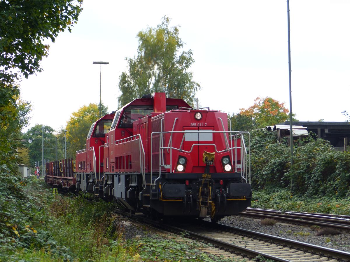 DB Cargo Diesellok 265 011-7 mit Schwesterlok Atroper Strae, Duisburg 13-10-2017.

DB Cargo dieselloc 265 011-7 met zusterloc Atroper Strae, Duisburg 13-10-2017.