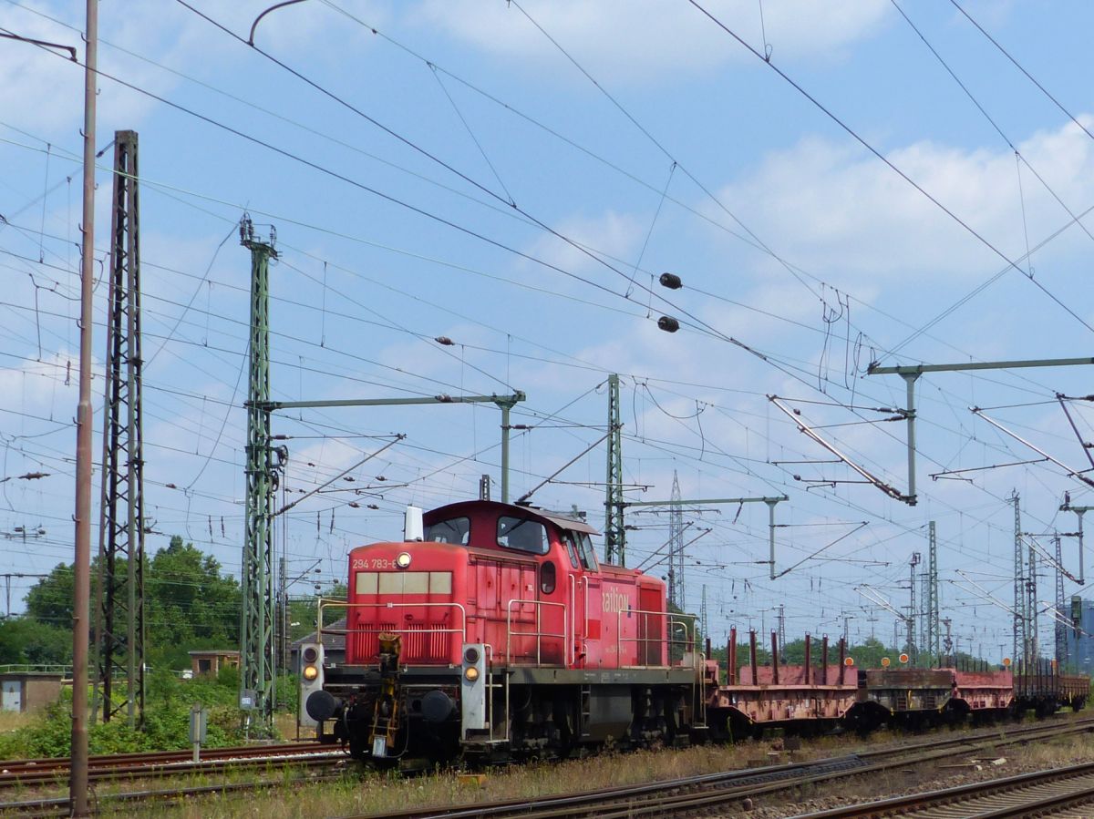 DB Cargo Diesellok 294 783-6 Gterbahnhof Oberhausen West 06-07-2018.

DB Cargo dieselloc 294 783-6 goederenstation Oberhausen West 06-07-2018.