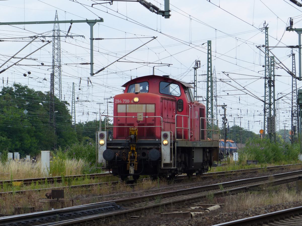 DB Cargo Diesellok 294 798-4 Gterbahnhof Oberhausen West 06-07-2018.                                  DB Cargo dieselloc 294 798-4 goederenstation Oberhausen West 06-07-2018.