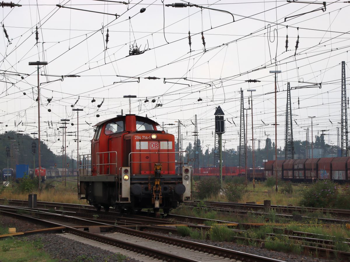 DB Cargo Diesellokomotive 294 714-1 G�terbahnhof Oberhausen West 18-08-2022.

DB Cargo diesellocomotief 294 714-1 goederenstation Oberhausen West 18-08-2022.