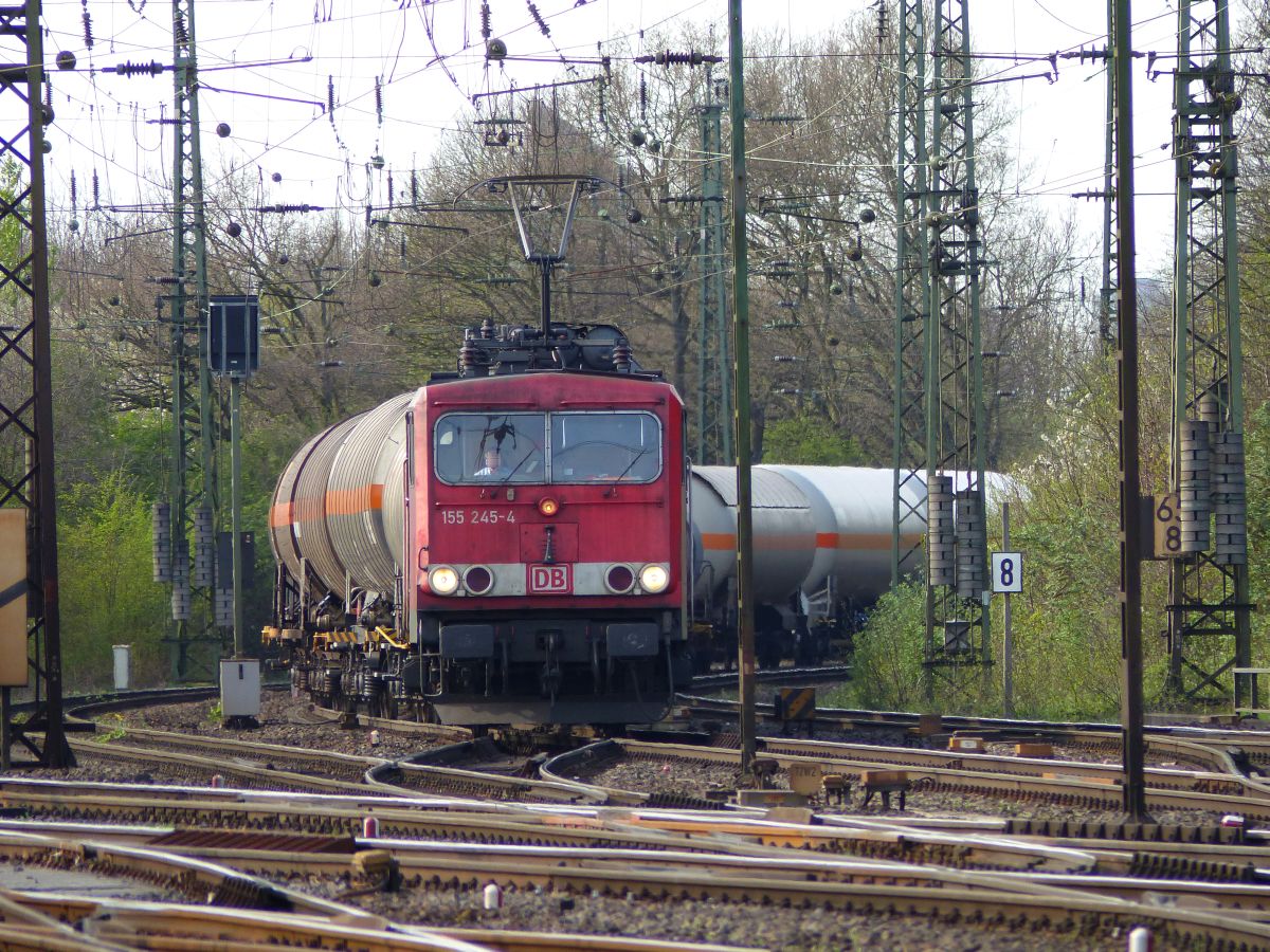 DB Cargo loc 155 245-4 Rangierbahnhof K�ln Gremberg, Porzer Ringstra�e, K�ln 31-03-2017.

DB Cargo loc 155 245-4 rangeerstation Keulen Gremberg bij Porzer Ringstra�e, Keulen 31-03-2017.