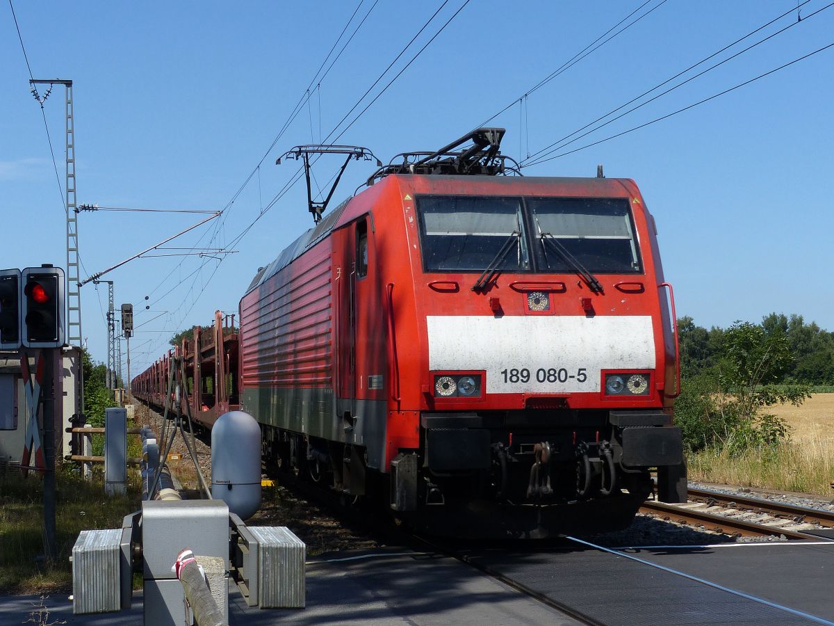 DB Cargo Locomotive 189 080-5 Bahnbergang Devesstrae, Salzbergen 23-07-2019. 


DB Cargo locomotief 189 080-5 overweg Devesstrae, Salzbergen 23-07-2019.