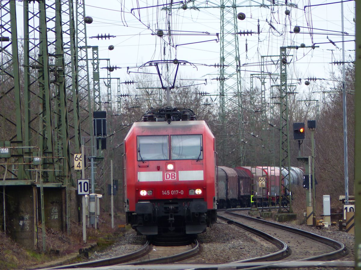 DB Cargo Lok 145 017-0 Rangierbahnhof K�ln Gremberg. Porzer Ringstra�e, K�ln 08-03-2018.

DB Cargo loc 145 017-0 Rangeerstation Keulen Gremberg. Porzer Ringstra�e, Keulen 08-03-2018.