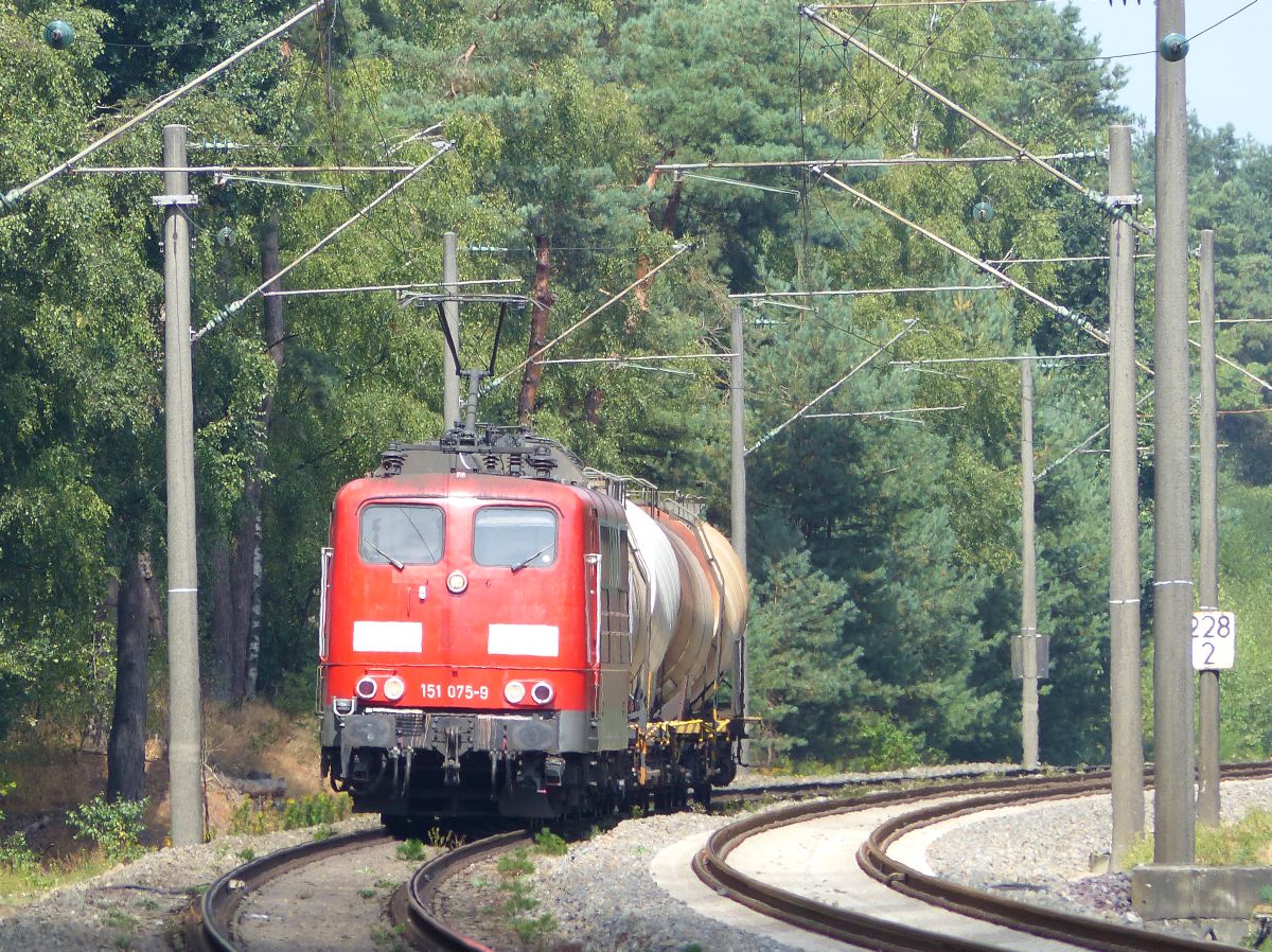 DB Cargo Lok 151 075-9 Bernte, Emsb�ren 17-08-2018.

DB Cargo loc 151 075-9 Bernte, Emsb�ren 17-08-2018.