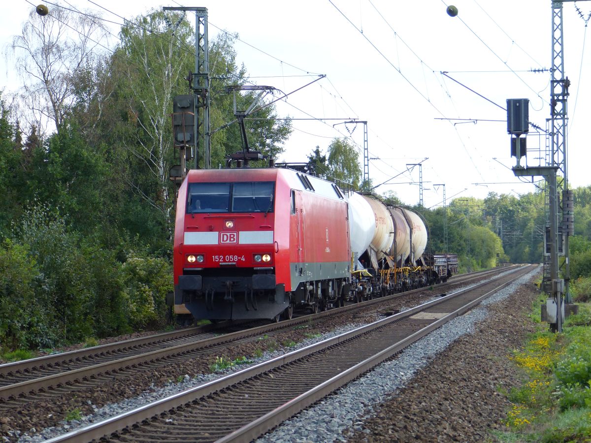 DB Cargo Lok 152 058-4 bei Bahn�bergang Devesstra�e, Salzbergen 13-09-2018.


DB Cargo loc 152 058-4 bij de overweg Devesstra�e, Salzbergen 13-09-2018.