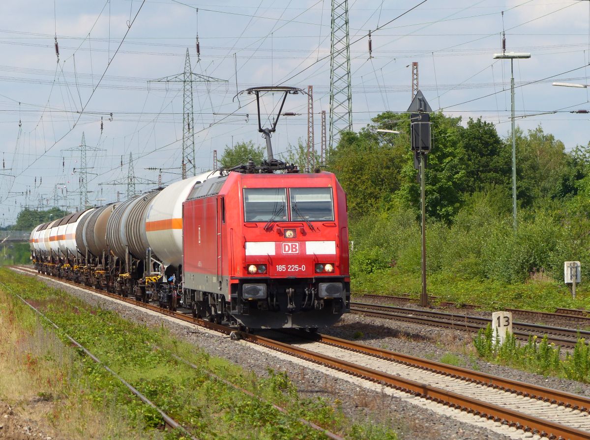 DB Cargo Lok 185 225-0 Lintorf bei Kalkumerstrasse 13-07-2017.

DB Cargo loc 185 225-0 voormalig station Lintorf bij de Kalkumerstrasse 13-07-2017.