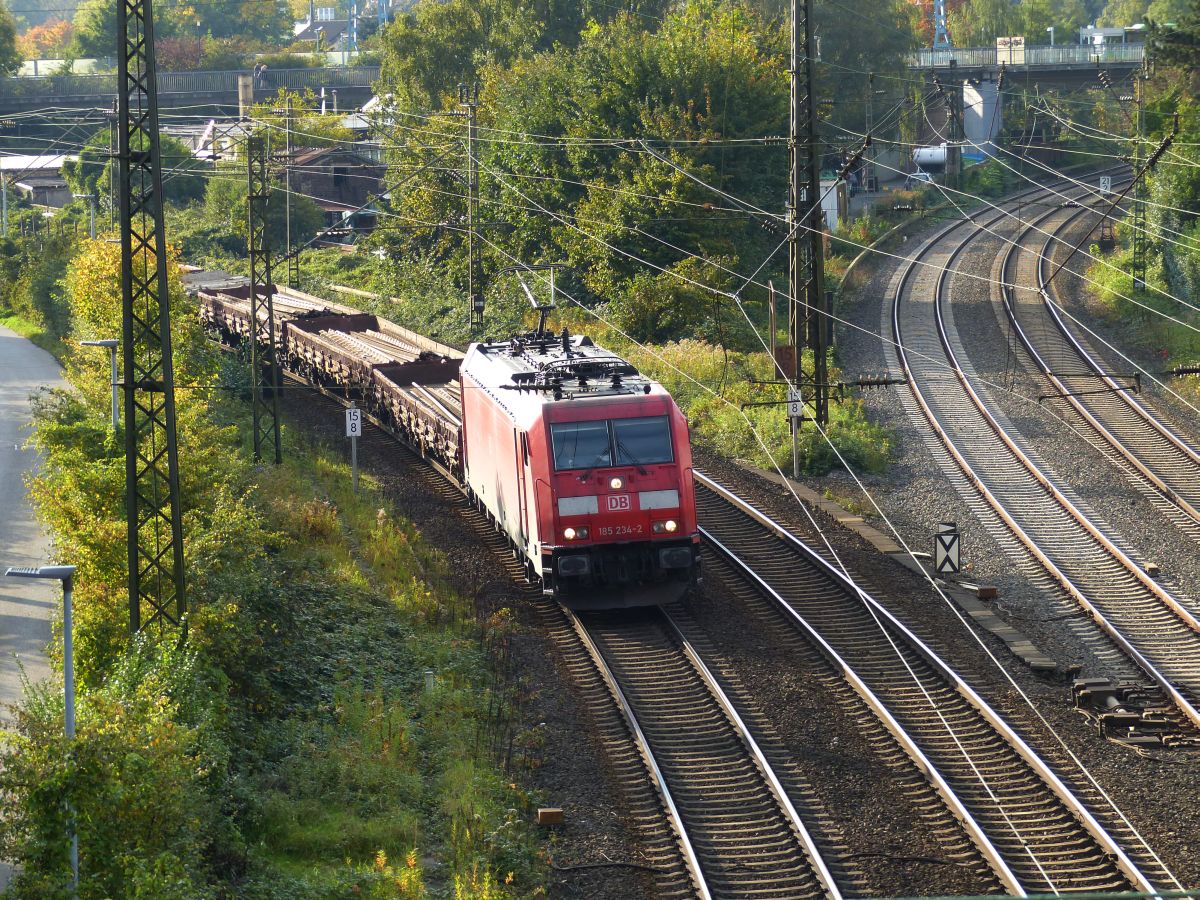 DB Cargo Lok 185 234-2 Wittekindstrasse, Oberhausen 13-10-2017.

DB Cargo loc 185 234-2 Wittekindstrasse, Oberhausen 13-10-2017.