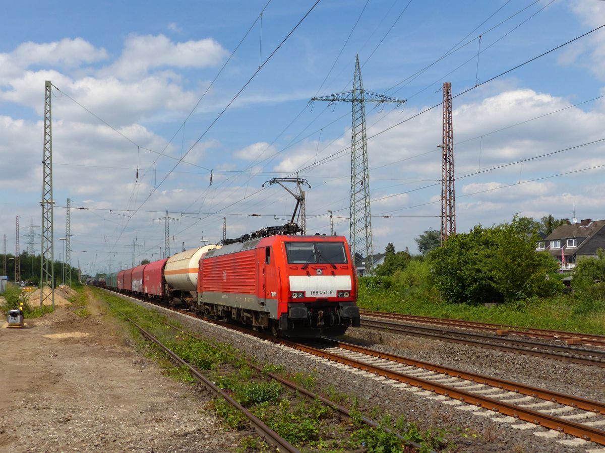 DB Cargo Lok 189 051-6 Lintorf 13-07-2017.

DB Cargo loc 189 051-6 bij voormalig station Lintorf 13-07-2017.