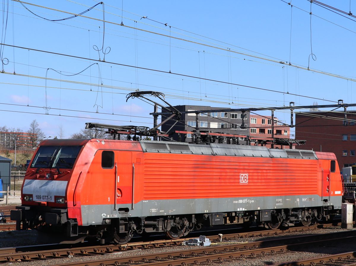 DB Cargo Lokomotieve 189 077-1 Amersfoort Centraal 07-03-2022.

DB Cargo locomotief 189 077-1 Amersfoort Centraal 07-03-2022.