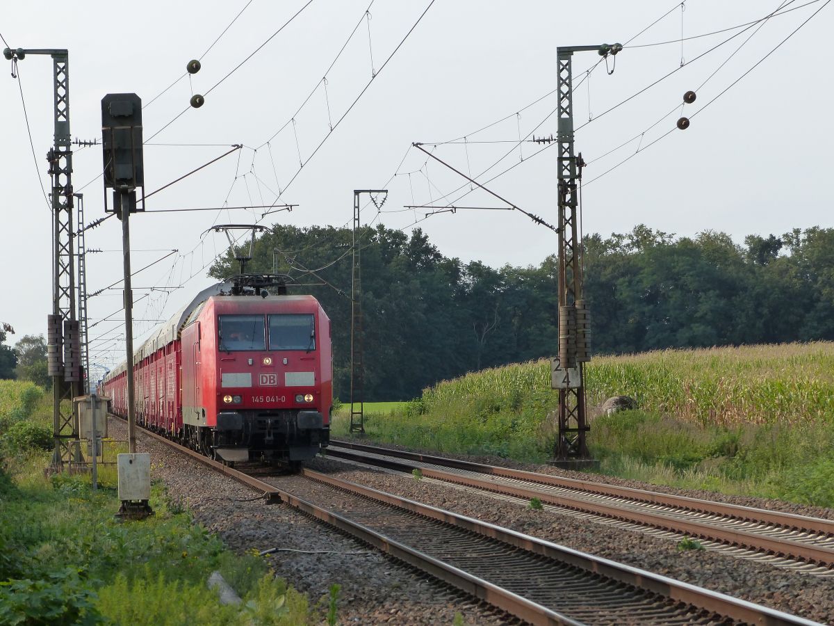 DB Cargo Lokomotive 145 041-0 Devesstrae, Salzbergen 11-09-2020.

DB Cargo locomotief 145 041-0 Devesstrae, Salzbergen 11-09-2020.