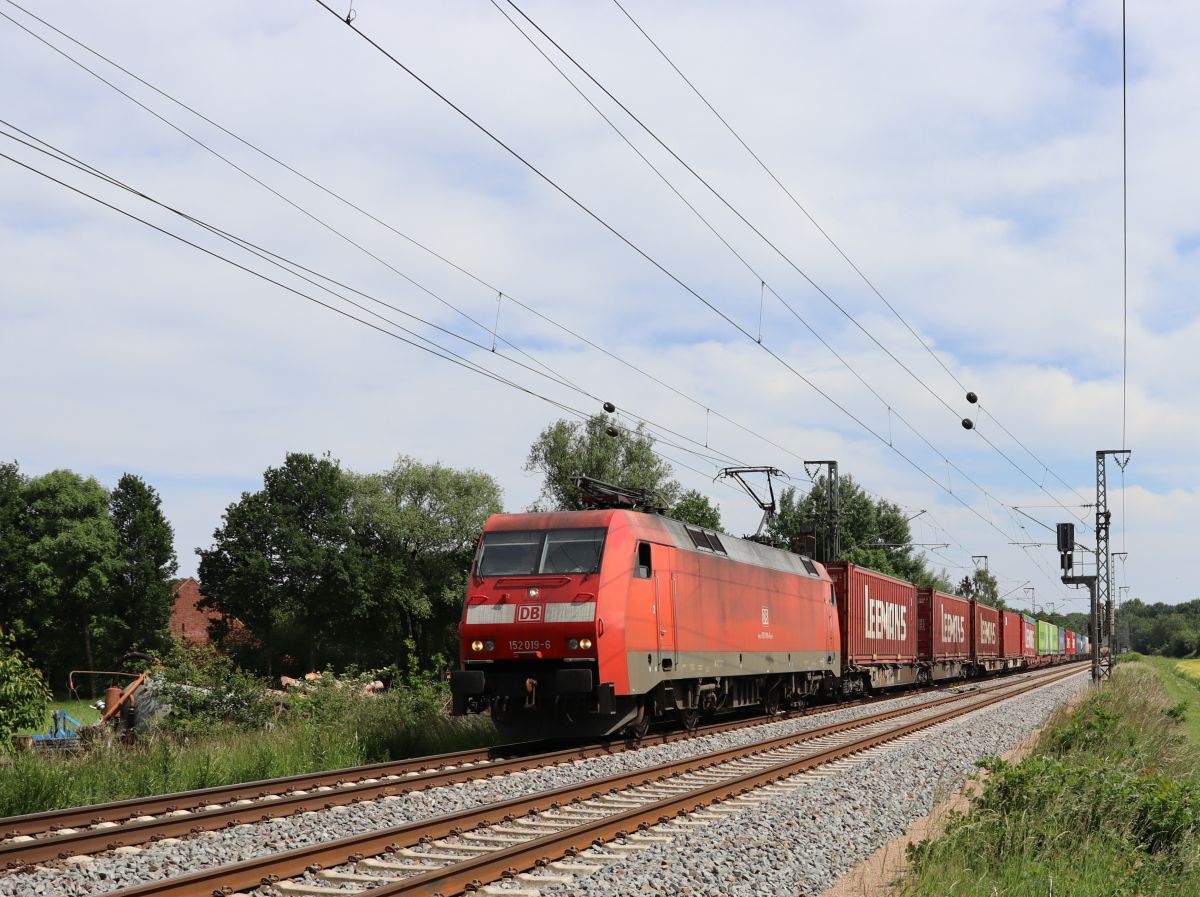 DB Cargo Lokomotive 152 019-6 Devesstrae, Salzbergen 03-06-2022.

DB Cargo locomotief 152 019-6 Devesstrae, Salzbergen 03-06-2022.