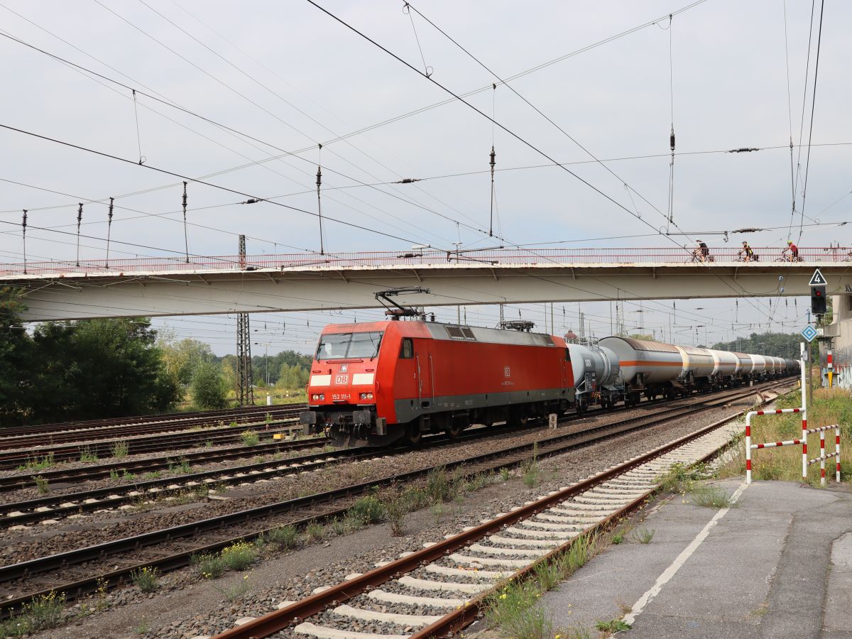 DB Cargo Lokomotive 152 111-1 Duisburg Entenfang 18-08-2022.

DB Cargo locomotief 152 111-1 Duisburg Entenfang 18-08-2022.