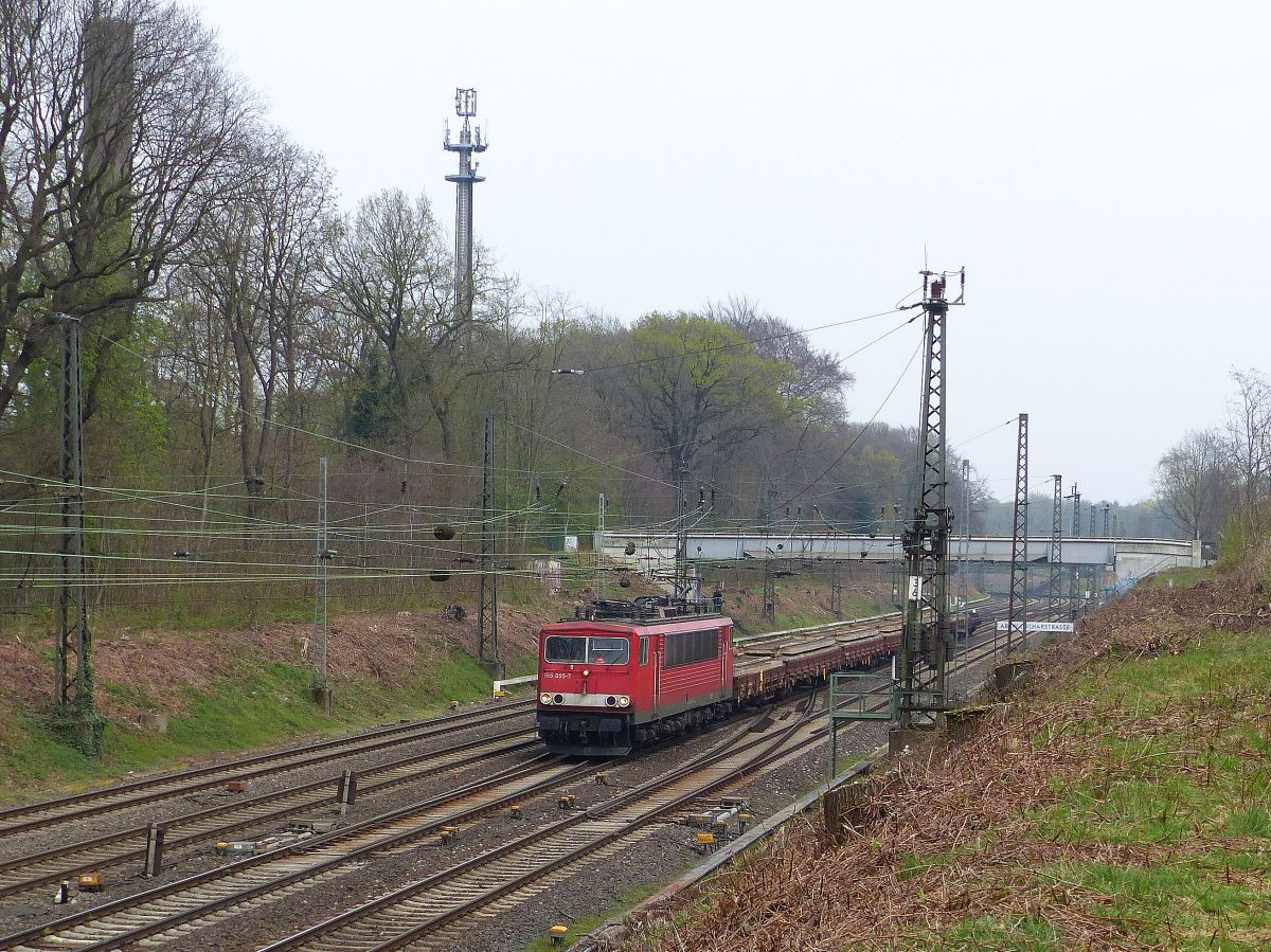 DB Cargo Lokomotive 155 055-7 Abzweig Lotharstrasse, Forsthausweg, Duisburg 12-04-2018.

DB Cargo locomotief 155 055-7 Abzweig Lotharstrasse, Forsthausweg, Duisburg 12-04-2018.