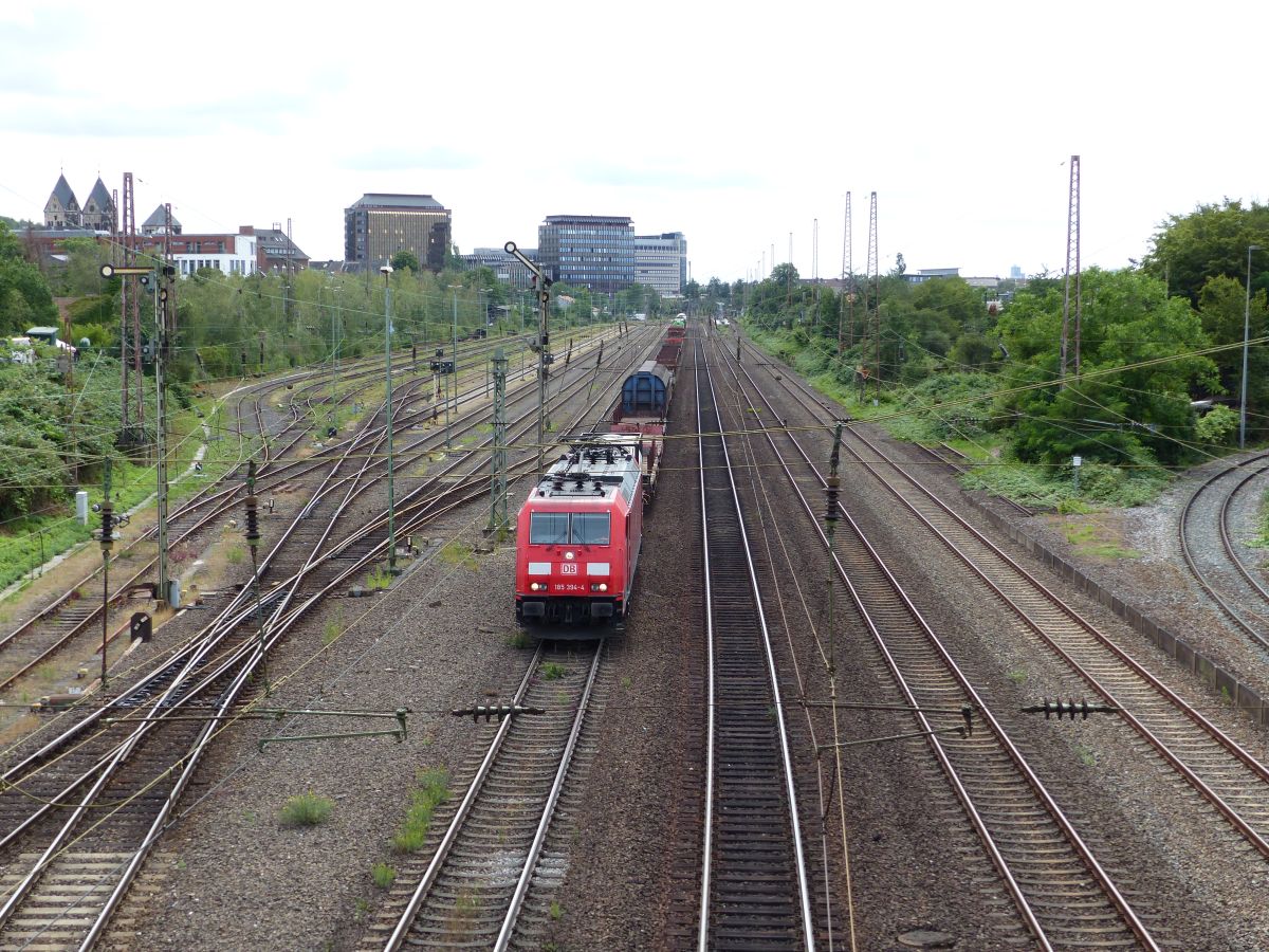 DB Cargo Lokomotive 185 394-4 Dsseldorf-Rath 09-07-2020.

DB Cargo locomotief 185 394-4 Dsseldorf-Rath 09-07-2020.