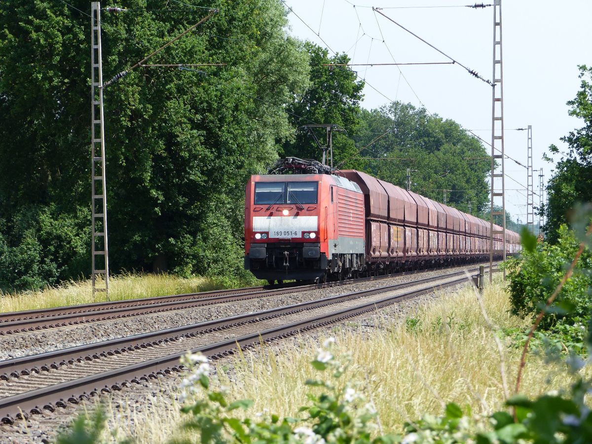 DB Cargo Lokomotive 189 051-6 Wasserstrasse, Hamminkeln 18-06-2021.

DB Cargo locomotief 189 051-6 Wasserstrasse, Hamminkeln 18-06-2021.