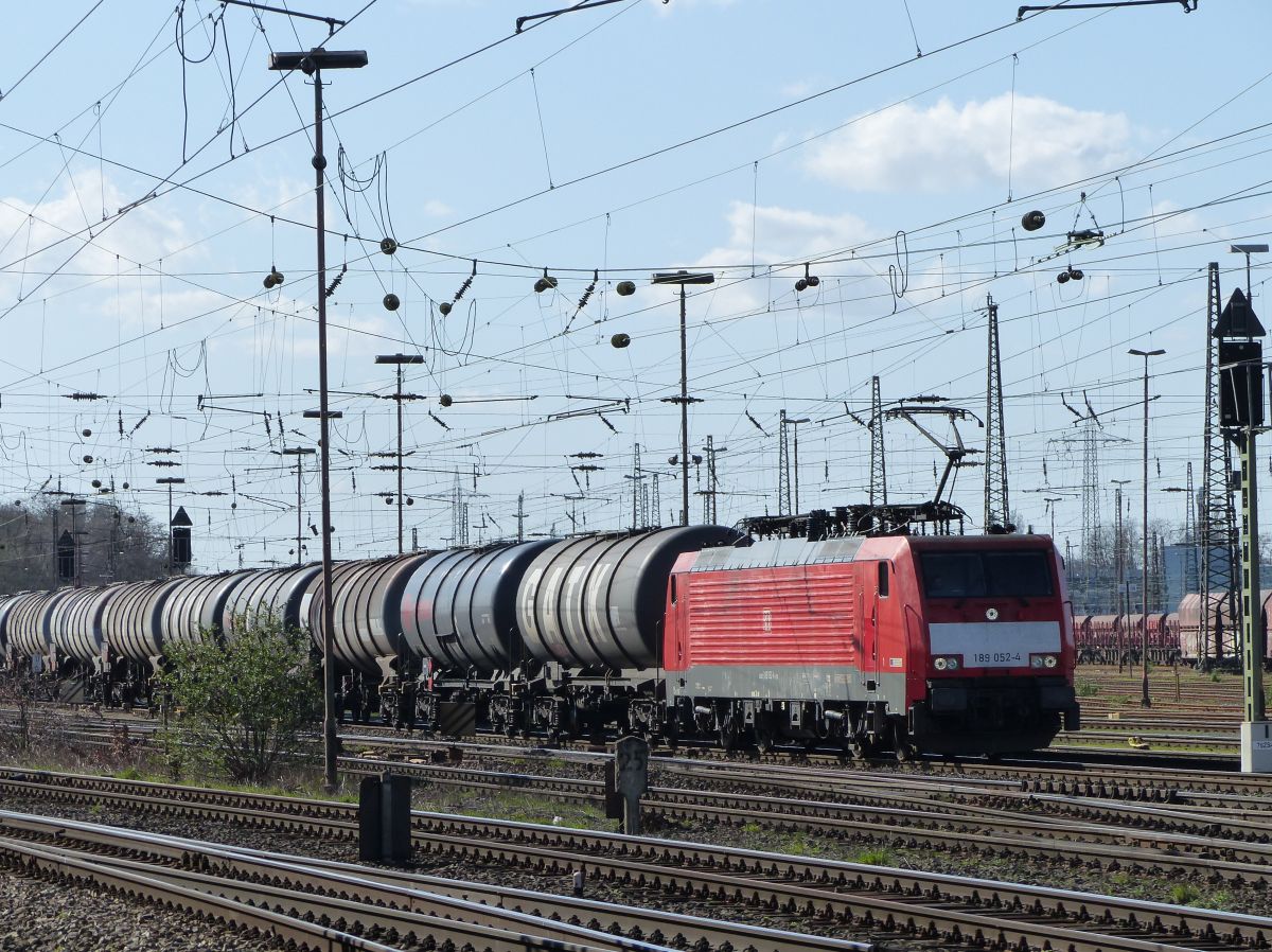 DB Cargo Lokomotive 189 052-4 Gterbahnhof Oberhausen West 12-03-2020

DB Cargo locomotief 189 052-4 goederenstation Oberhausen West 12-03-2020