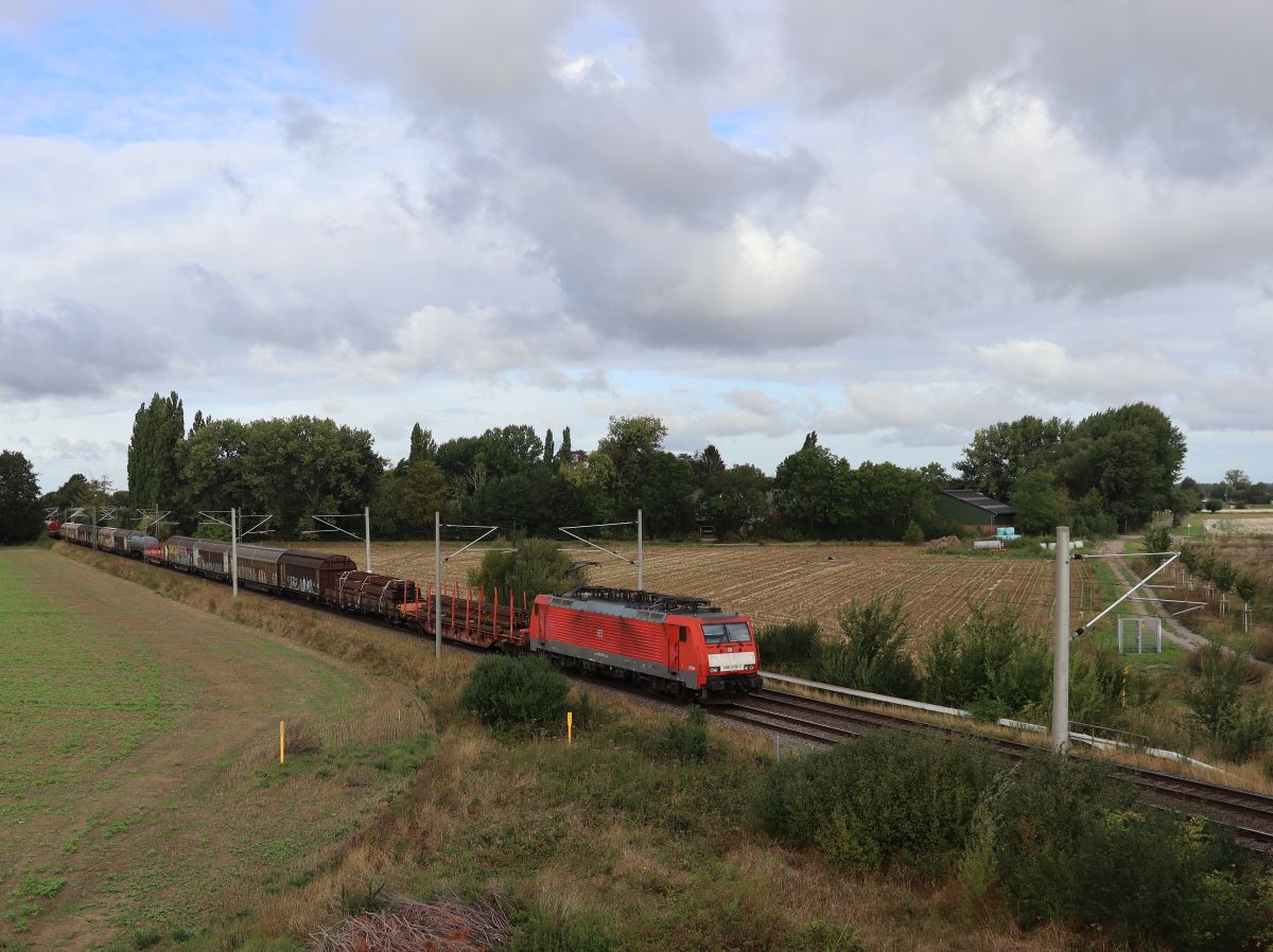 DB Cargo Lokomotive 189 079-7 Baumannstrasse, Praest bei Emmerich 16-09-2022.

DB Cargo locomotief 189 079-7 Baumannstrasse, Praest bij Emmerich 16-09-2022.