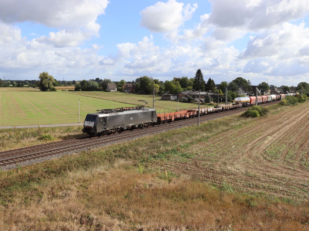 DB Cargo Lokomotive 189 094-6 Baumannstrasse, Praest 16-09-2022.

DB Cargo locomotief 189 094-6 Baumannstrasse, Praest 16-09-2022.