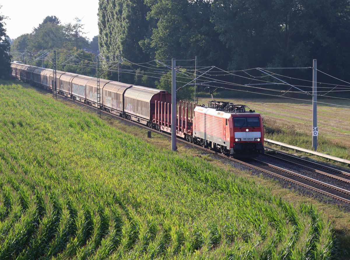 DB Cargo Lokomotive 189 26-8 Baumannstrasse, Praest bei Emmerich am Rhein  02-09-2021.


DB Cargo locomotief 189 26-8 Baumannstrasse, Praest bij Emmerich 02-09-2021.