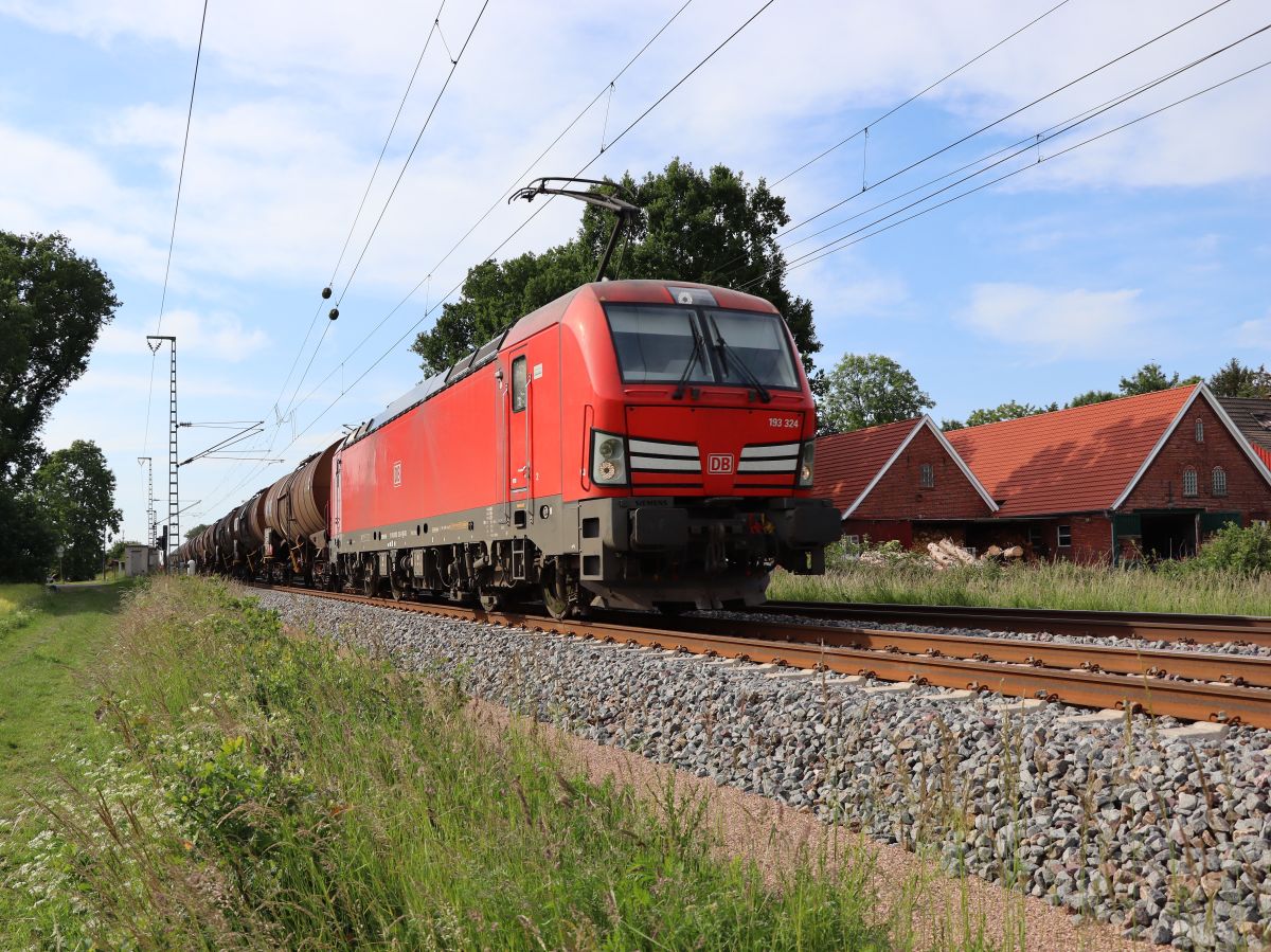 DB Cargo Lokomotive 193 324-1 Devesstrae, Salzbergen 03-06-2022.

DB Cargo locomotief 193 324-1 Devesstrae, Salzbergen 03-06-2022.