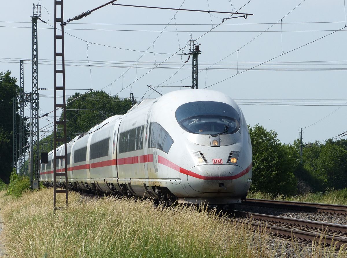 DB ICE Triebzug 406 504-1 (4604)  Brussel  Wasserstrasse, Hamminkeln 18-06-2021.

DB ICE treinstel 406 504-1 (4604) met de naam  Brussel  Wasserstrasse, Hamminkeln 18-06-2021.