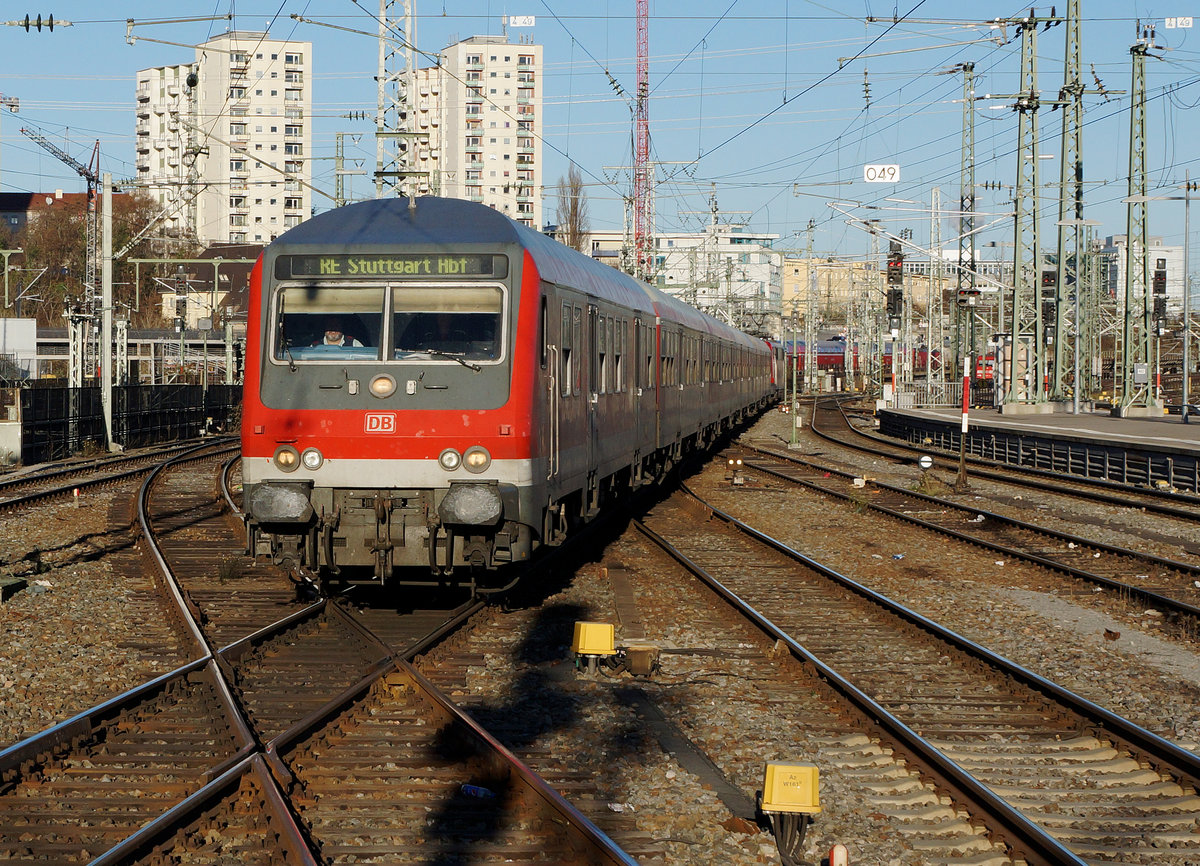 DB: Impressionen des Bahnhofs Stuttgart Hbf vom 3. Dezember 2016.
Foto: Walter Ruetsch