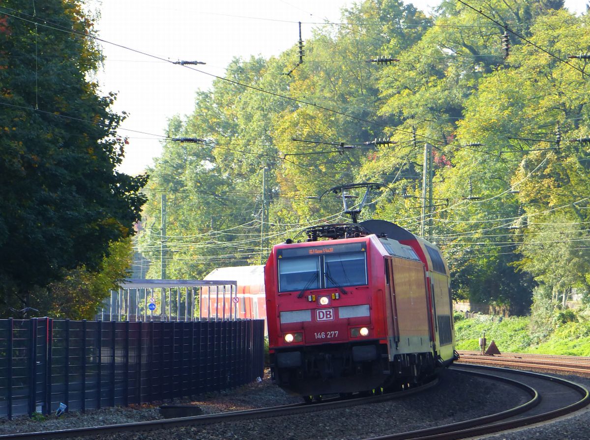 DB loc 146 277 Winkhauser Talweg, Mlheim an der Ruhr 13-10-2017.


DB loc 146 277 met dubbeldeksrijtuigen Mlheim an der Ruhr 13-10-2017.