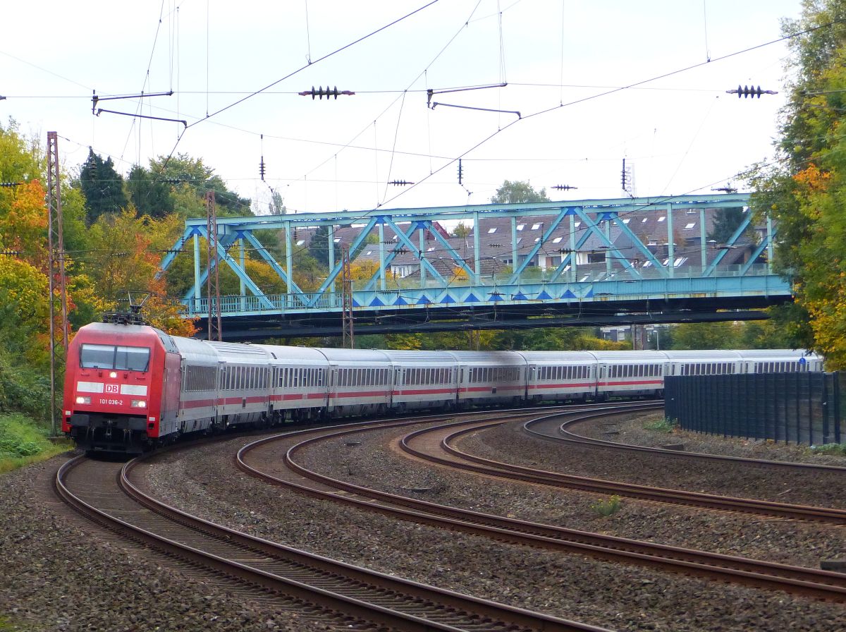 DB Lok 101 036-2 Mlheim an der Ruhr 13-10-2017.

DB loc 101 036-2 Mlheim an der Ruhr 13-10-2017.