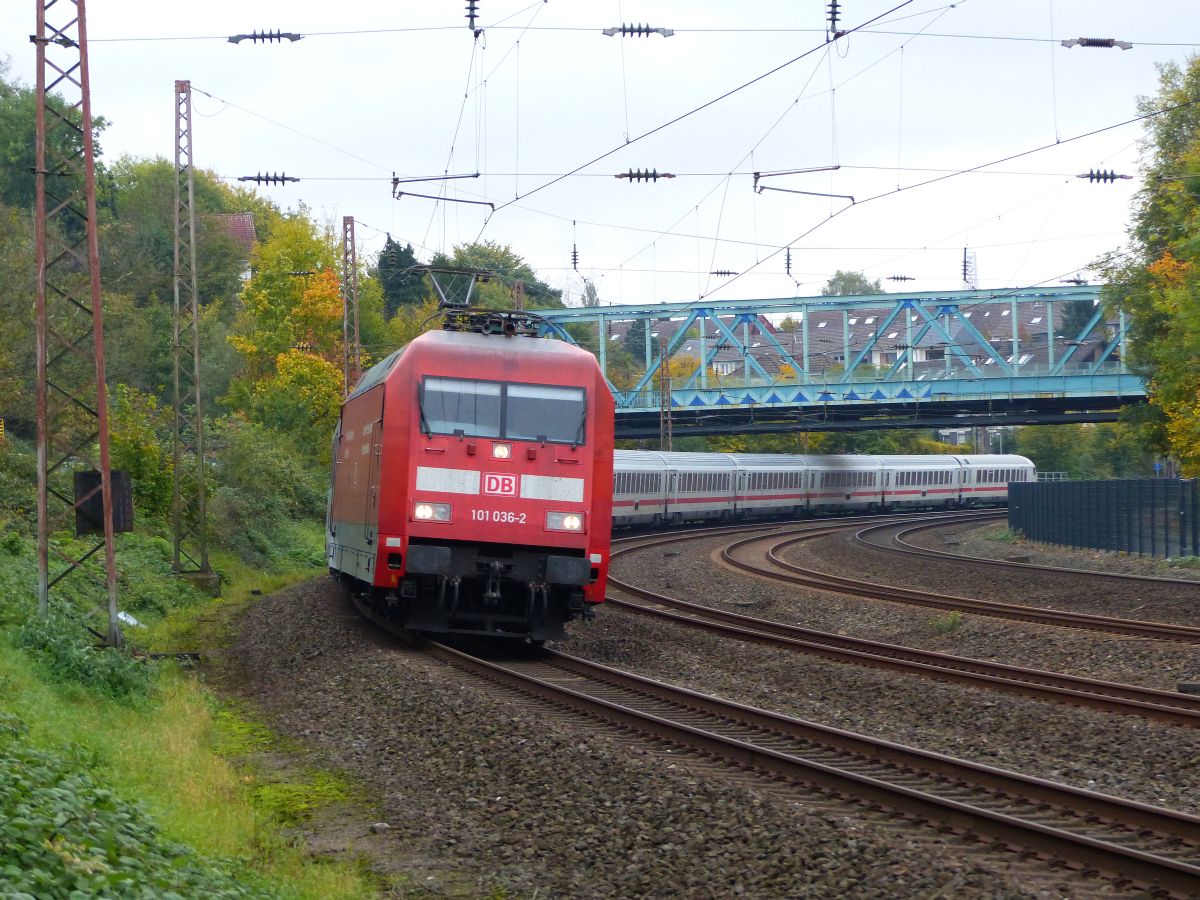 DB Lok 101 036-2 M�lheim an der Ruhr 13-10-2017.

DB loc 101 036-2 M�lheim an der Ruhr 13-10-2017.