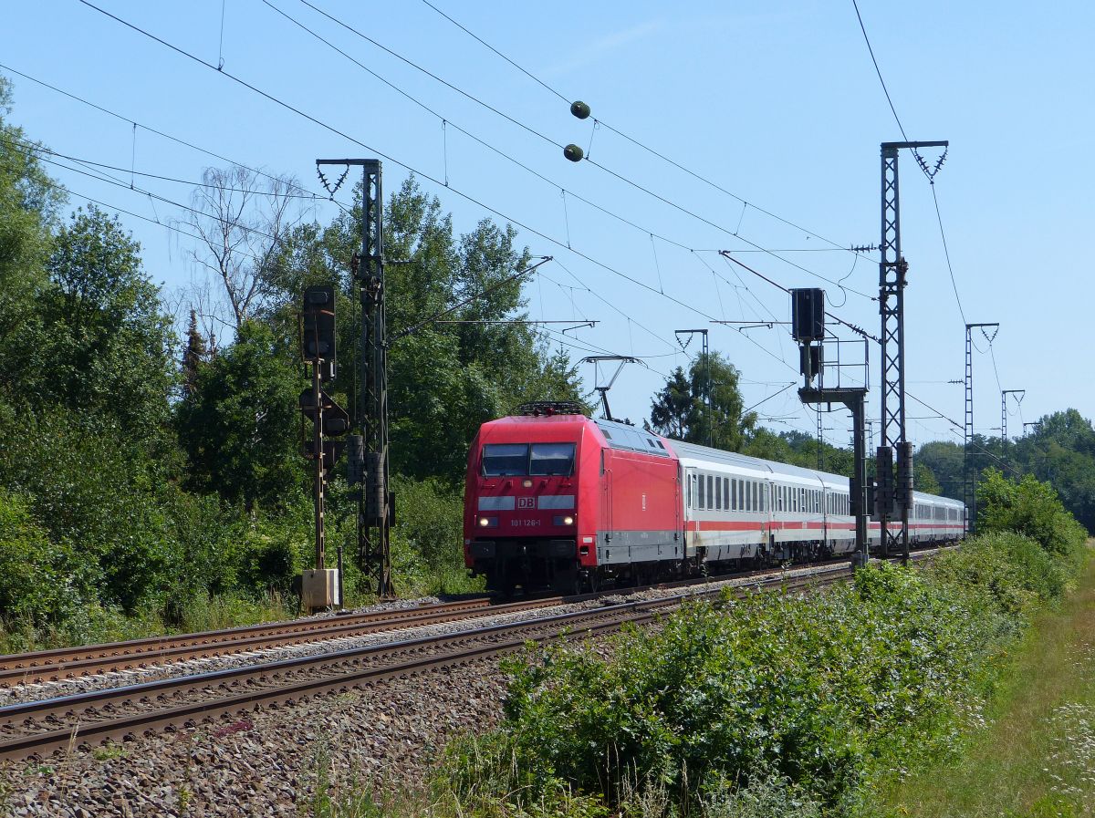 DB Lokomotieve 101 126-1 Devesstrae, Salzbergen 23-07-2019.

DB locomotief 101 126-1 Devesstrae, Salzbergen 23-07-2019.